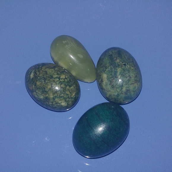 FIVE (5) Easter Alabaster Eggs Handmade Italy Greens - Picture 3 of 3